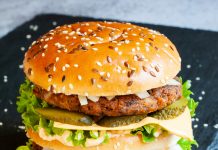 Φτιάχνουμε burger με μπιφτέκι λαχανικών