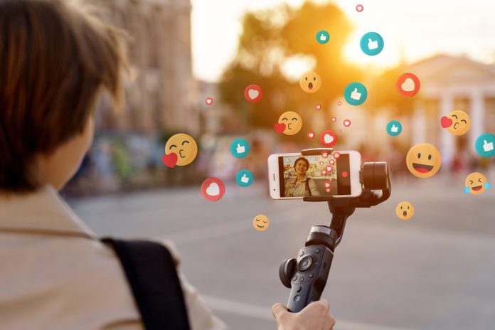 Teen,Girl,Blogger,Vlogger,Record,Vlog,Streaming,Video,Hold,Phone