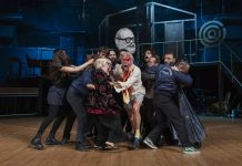 Το Δημοτικό Θέατρο Πειραιά γιορτάζει τα 130 χρόνια λειτουργίας του με το “MERDE!”