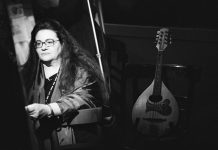 «Σκληρές Βιολέτες» (2ος κύκλος): Η Νένα Βενετσάνου επιστρέφει με μια μουσική παράσταση αφιερωμένη στη γυναικεία φωνή και την ελπίδα