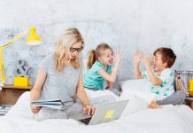 Generation Overwhelmed: η γενιά που τα έχει όλα και δεν ξέρει τι να κάνει με αυτά