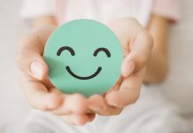 Πώς να στηρίζεις κάποιον χωρίς να του λες “σκέψου θετικά”