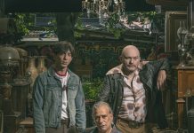 Ο Γιάννης Μπέζος σκηνοθετεί το αριστούργημα του David Mamet – Αμερικάνικος Βούβαλος