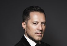 Αδάμ Τσαρούχης – A Jazzy Christmas