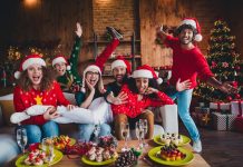 Friendsmas και άλλα… Οι νέες γενιές ξαναγράφουν τα Χριστούγεννα