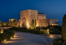 Η επιτυχημένη συνεργασία της Aria Hotels με το Ariá Estate Suites & Spa επεκτείνεται με το Bassa Maina Villas & Suites