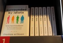 Μην προσπαθείς να αλλάξεις γνώμη σε έναν ηλίθιο. Τελεία.