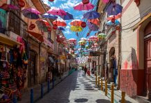 La Paz: Η πόλη που ζει “πάνω από τον κόσμο”