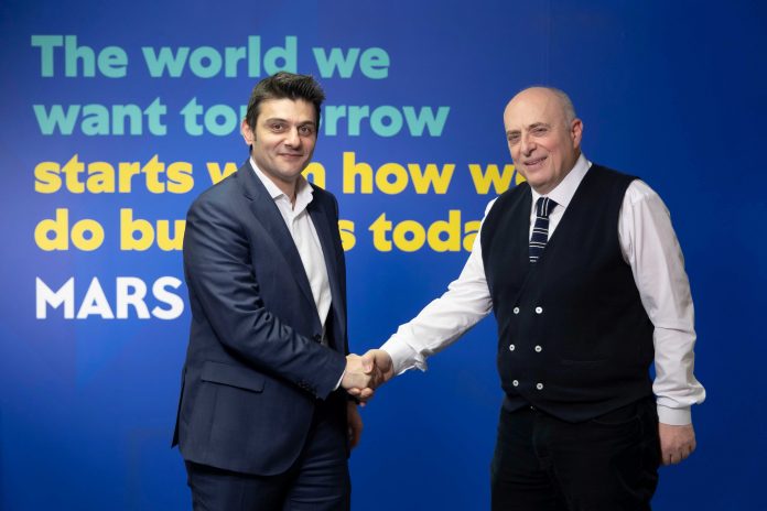 Άλκης Γέραλης, Market Director Ελλάδας, Βαλκανίων & Ισραήλ της Mars Pet Nutrition και Νίκος Χρυσάκης, Ειδικός Γραμματέας Προστασίας Ζώων Συντροφιάς του