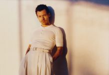 O Harry Styles επιλέγει Calvin Klein για το νέο του άλμπουμ