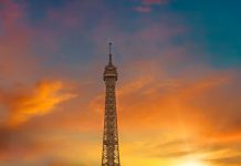 Πύργος του Άιφελ: το «προσωρινό» θαύμα που έγινε το αιώνιο σύμβολο του παρισιού