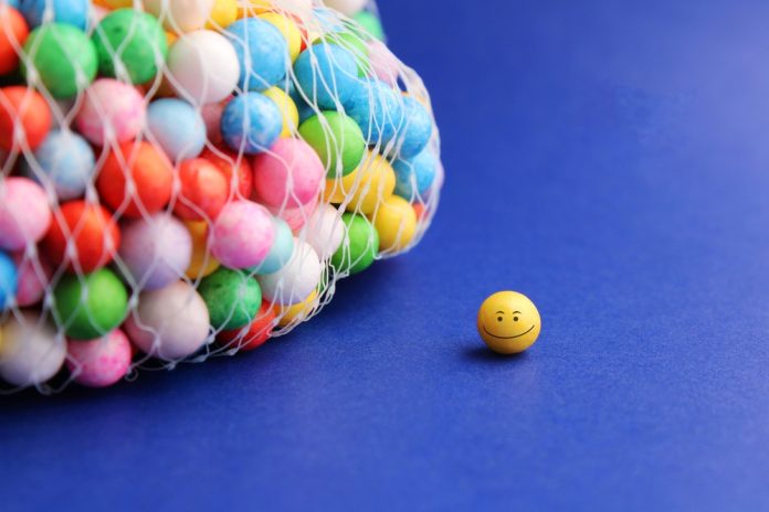 Free,And,Happy,Sphere,Next,To,A,Mesh,With,Many