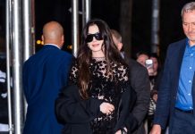 Η Calvin Klein έντυσε την Anne Hathaway στη Νέα Υόρκη