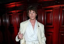 Η Calvin Klein έντυσε τον Connor Storrie στο gala της Tiffany & Co στη Νέα Υόρκη