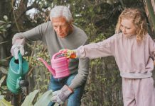 Silent Generation vs Gen Alpha: Η πρώτη και η τελευταία γενιά ενός κόσμου που άλλαξε