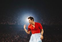 Ο Harry Styles με custom Calvin Klein Collection στο Άμστερνταμ