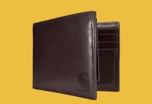 Carhartt Oil Tan Leather Passcase Wallet: Το διαχρονικό πορτοφόλι που συνδυάζει στιλ, αντοχή και προσιτή τιμή