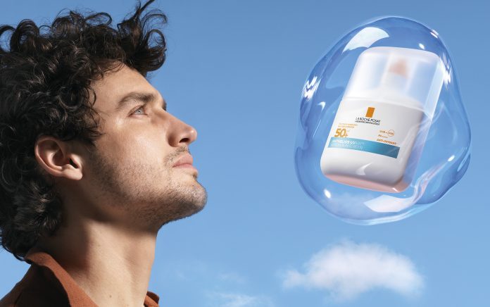 la_roche_posay_anthelios_uvair_model3_withpackinbuble_KV_RGB