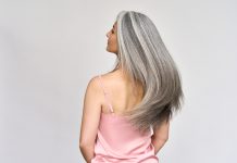 French Blending: Το νέο trend που επαναπροσδιορίζει τα γκρίζα μαλλιά