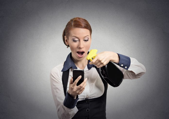 Funny,Woman,Holding,Smartphone,And,Cleaning,Spray,Bottle,For,Glass