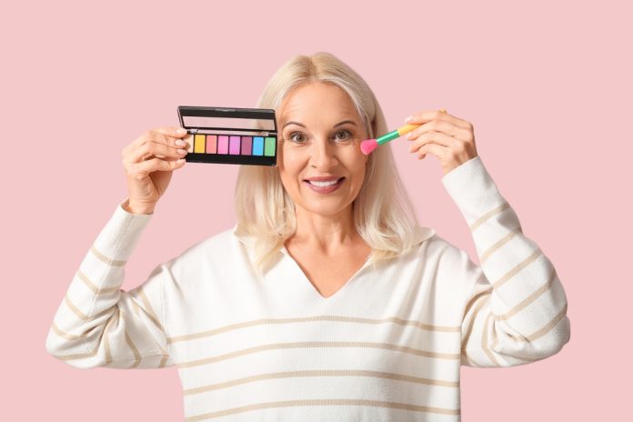 Beautiful,Mature,Woman,With,Palette,Of,Eyeshadows,And,Makeup,Brush