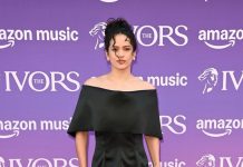 Η ROSALÍA επέλεξε custom Calvin Klein Collection για την εμφάνισή της στα Ivor Novello Awards 2026