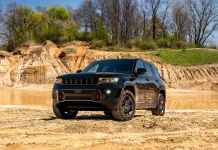 Η Jeep επαναφέρει το Grand Cherokee Trailhawk με ακόμη πιο σκληροτράχηλο χαρακτήρα