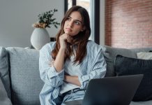 Micro-Aging: γιατί οι νέοι νιώθουν ότι μεγαλώνουν πιο γρήγορα;