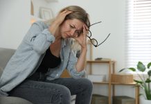 Εμμηνόπαυση και βάρδιες: ο συνδυασμός που εξαντλεί τις γυναίκες