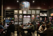 Η Hasbro μετατρέπει τη βιομηχανία παιχνιδιών σε… Magic: Γιατί οι ενήλικες συλλέκτες σώζουν τους κολοσσούς των παιχνιδιών;