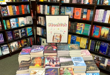 Η μεγάλη επιστροφή των book clubs στους νέους άνδρες: Η offline αντίσταση στην απομόνωση των οθονών