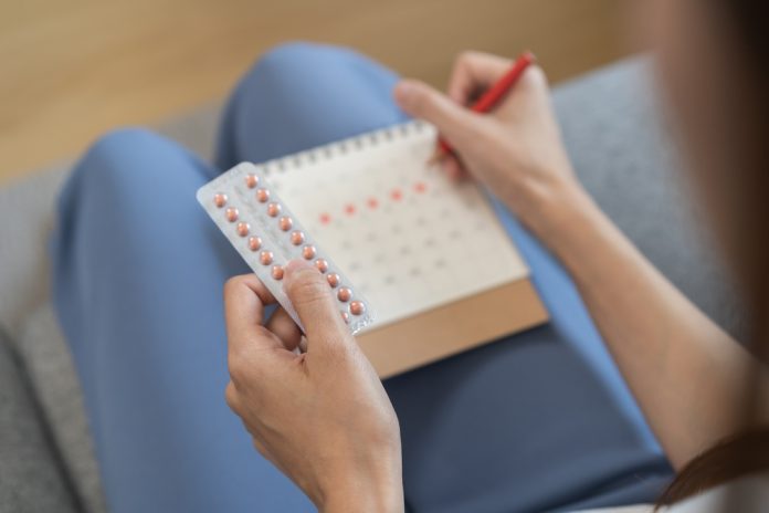 Contraception,,Menstruation,And,Pregnancy,Concept,,Birth,Control,Pills,Asian,Young