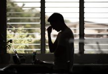 Το πρόβλημα δεν είναι ότι είμαστε ευαίσθητοι. Είναι ότι ντρεπόμαστε γι’ αυτό.