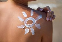 Tanmaxxing vs Skin Wellness: Η μάχη ανάμεσα στο τέλειο μαύρισμα και το υγιές δέρμα