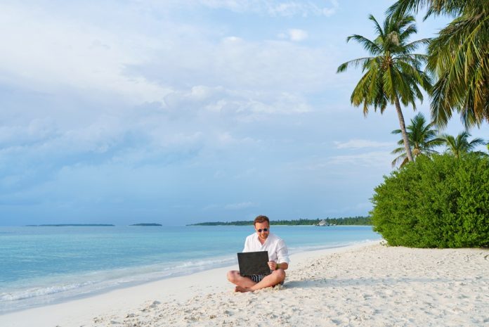 Remote,Online,Working,On,Summer,Beach.,Business,Man,With,Laptop