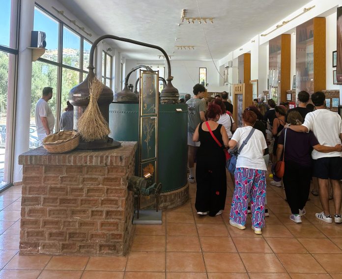 OUZO VARVAYANNI 3