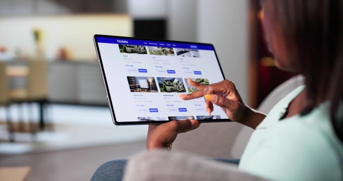 African,American,Woman,Booking,Hotel,Online,,Searching,For,Discount,Deals.