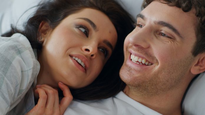 Close,Up,Happy,Caucasian,Couple,Man,Woman,Talking,On,Bed
